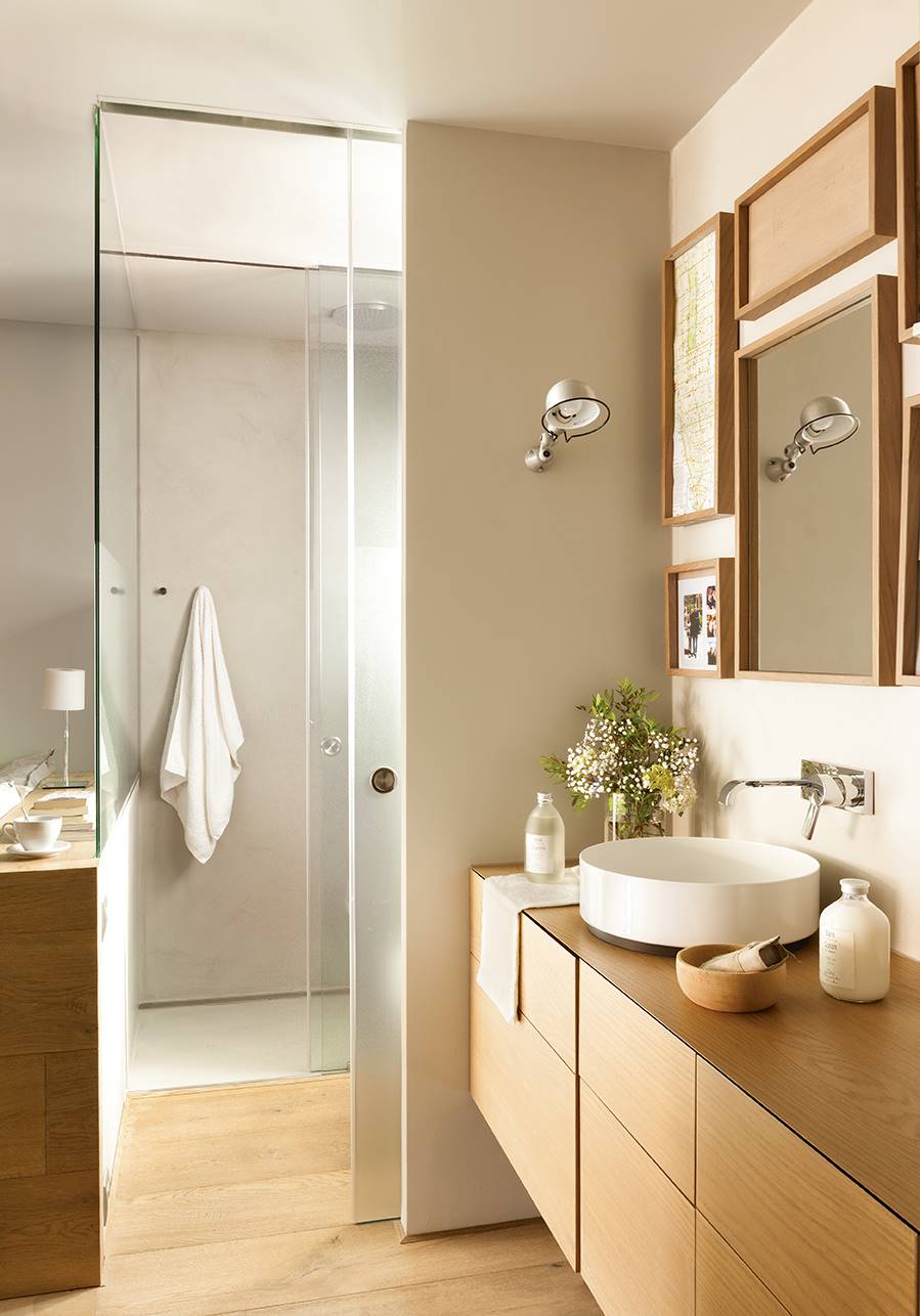 Baño con ducha. 