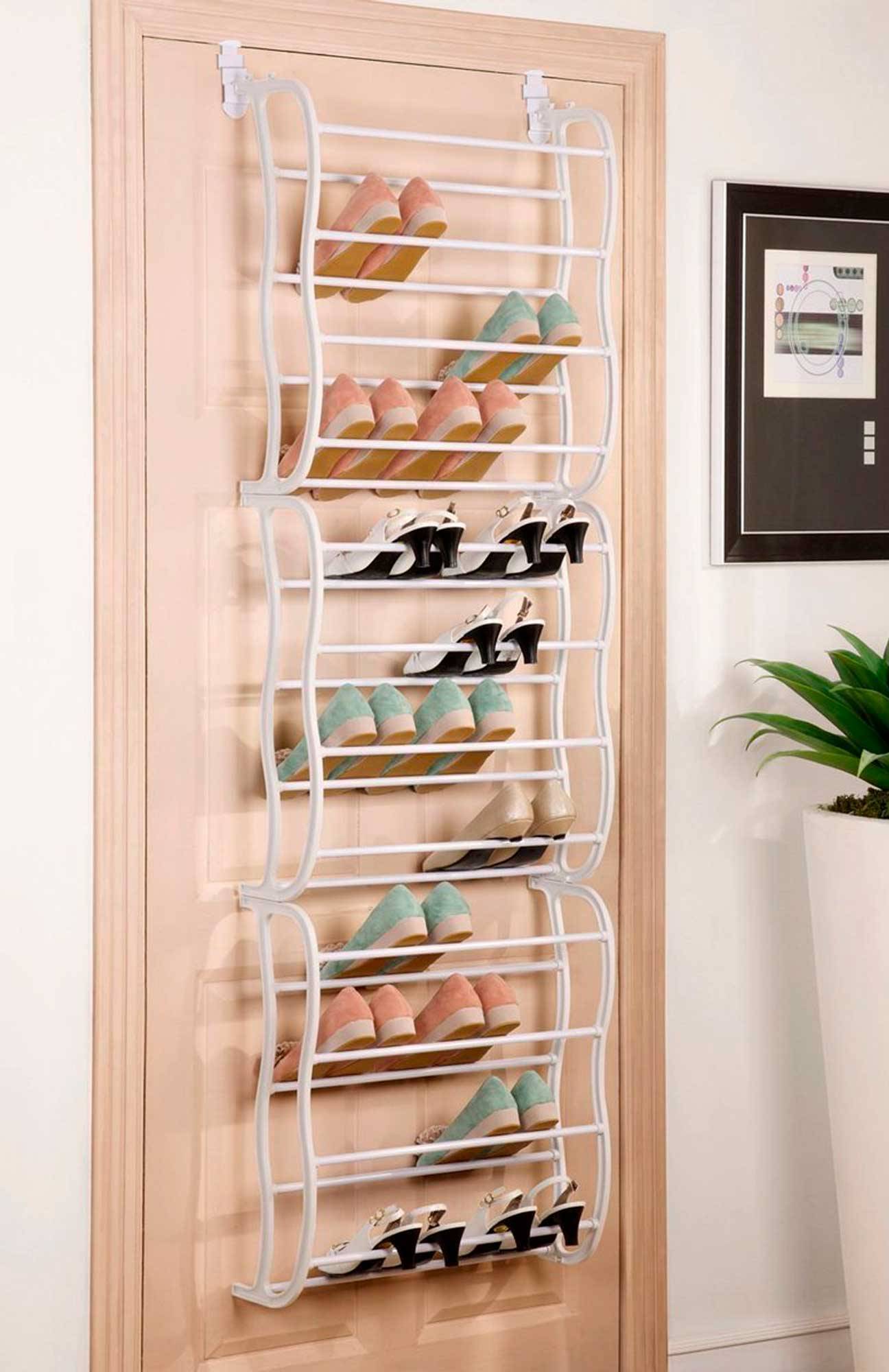 Zapatero blanco para puerta.