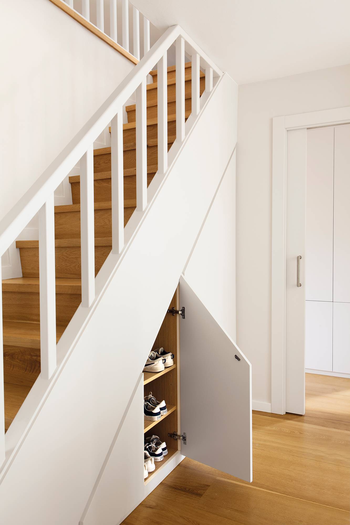 mueble zapatero debajo de la escalera 00447050