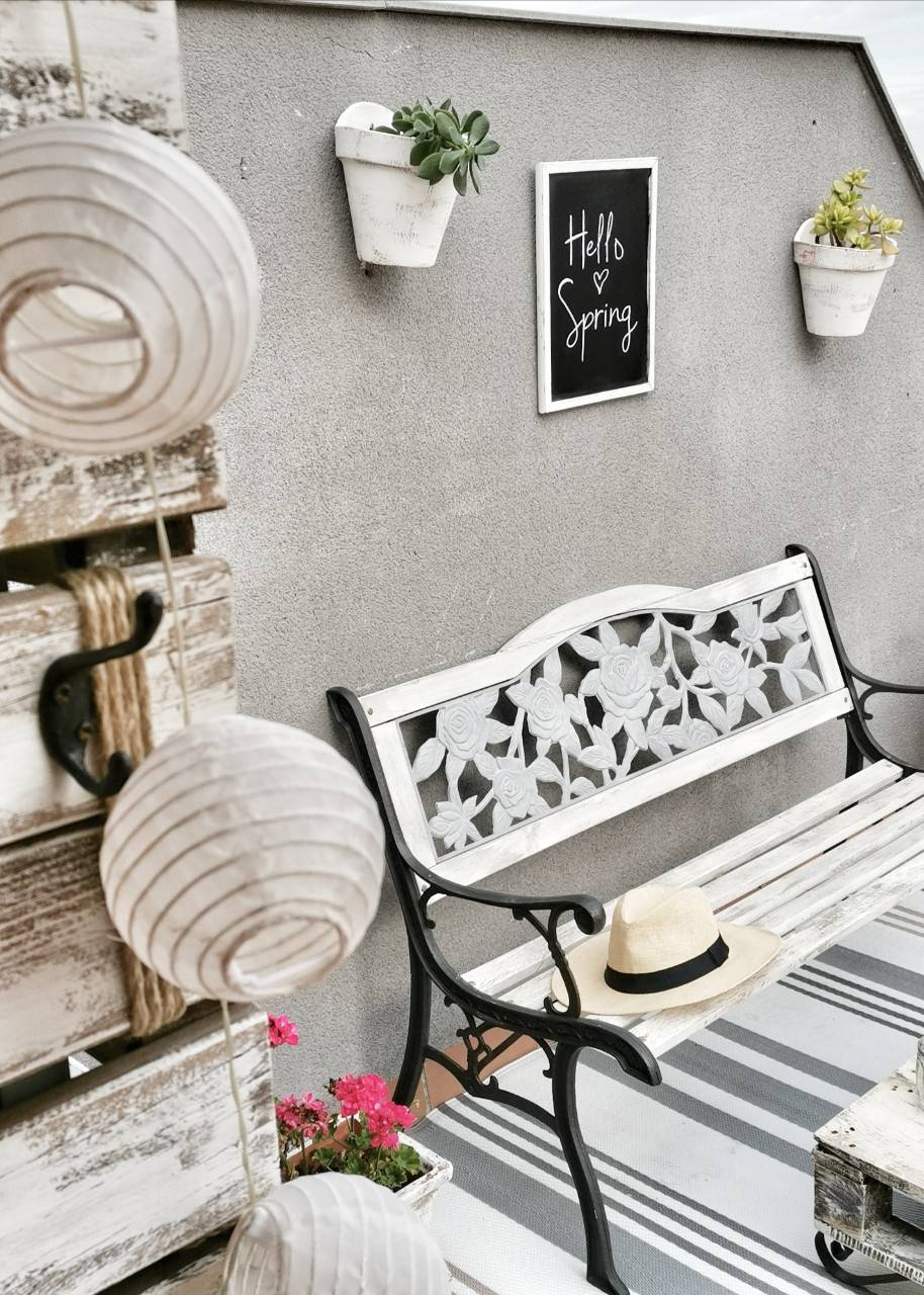 Banco de jardín restaurado y pintado con chalk paint blanca 20200402 171139