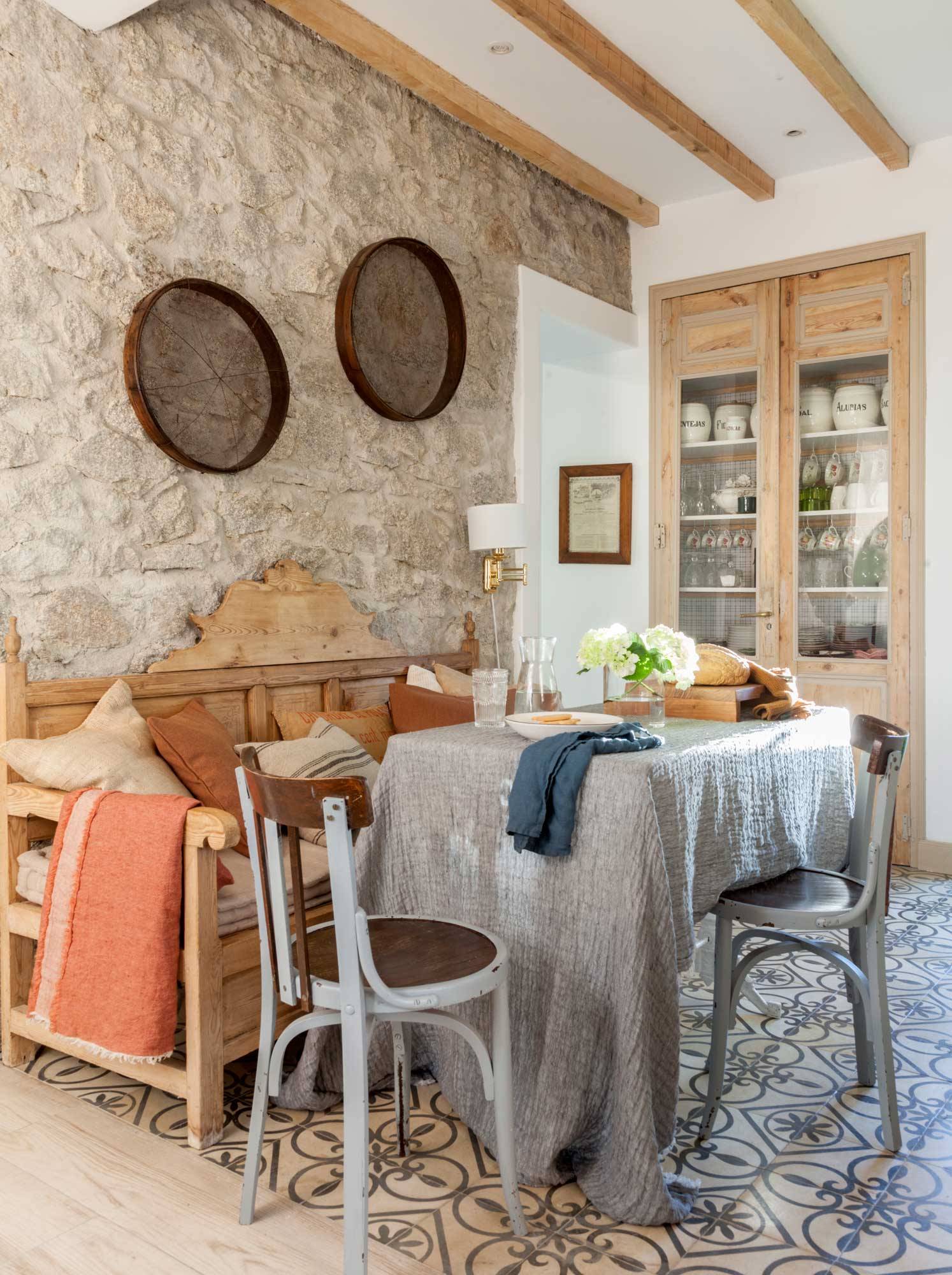 comedor-rustico-suelo-hidraulico 00519951 O
