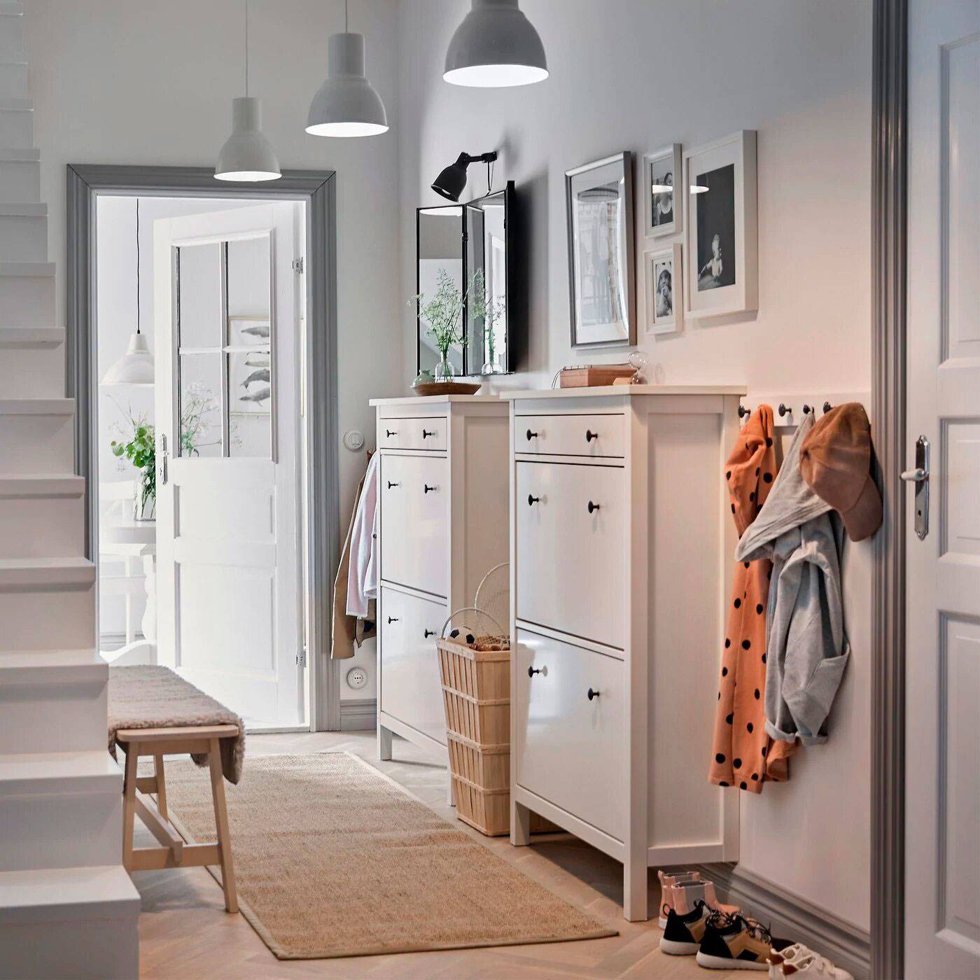 recibidor-con-dos-zapateros-hemnes-de-ikea-en-blanco.jpg