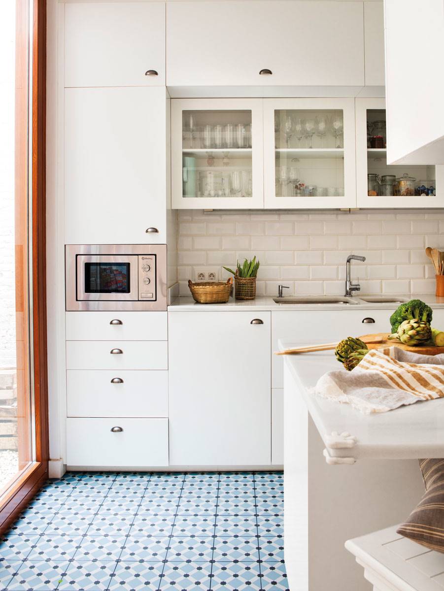 Ideas para colocar el microondas en la cocina. 