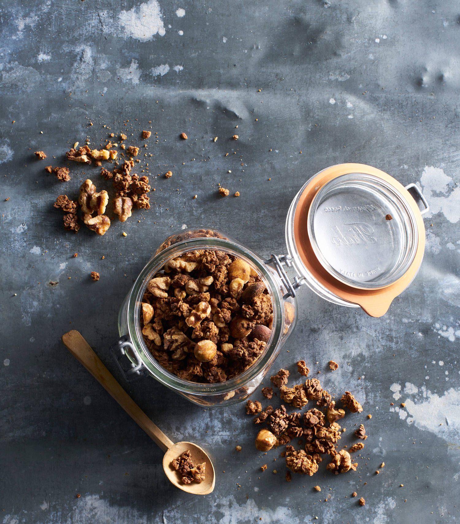 Granola casera de avena con frutos secos.