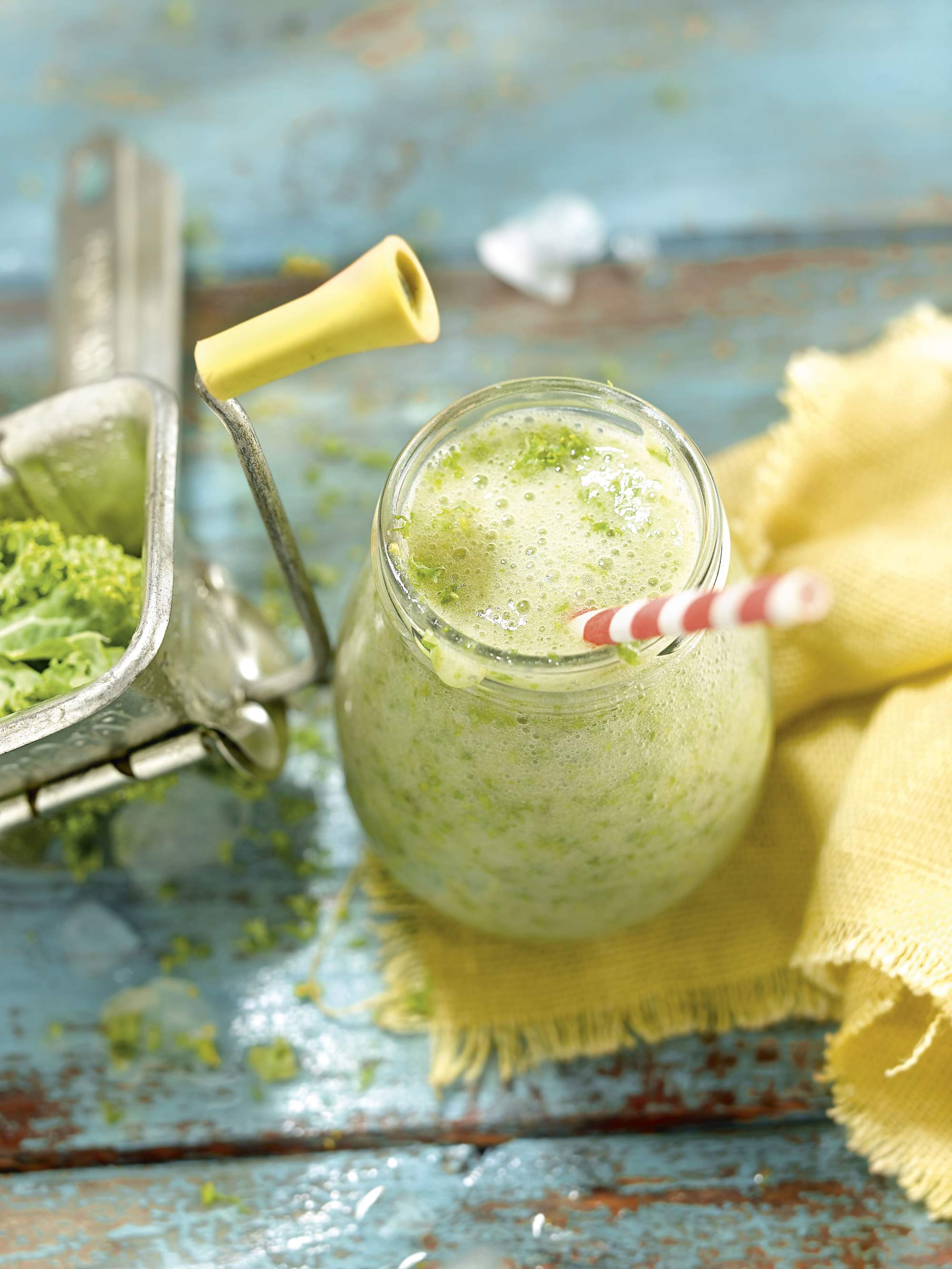 Receta de batido detox: batido de plátano y kale.