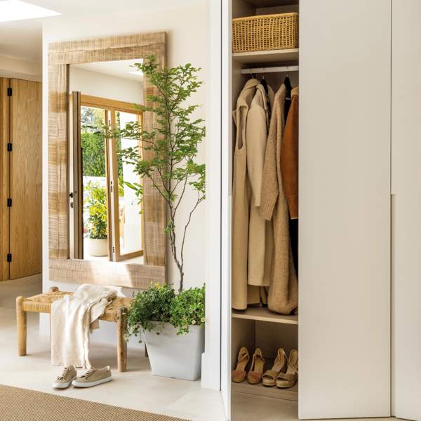 Adiós al caos en el recibidor: 11 ideas prácticas y estilosas para guardar los zapatos y sentirte en calma al llegar