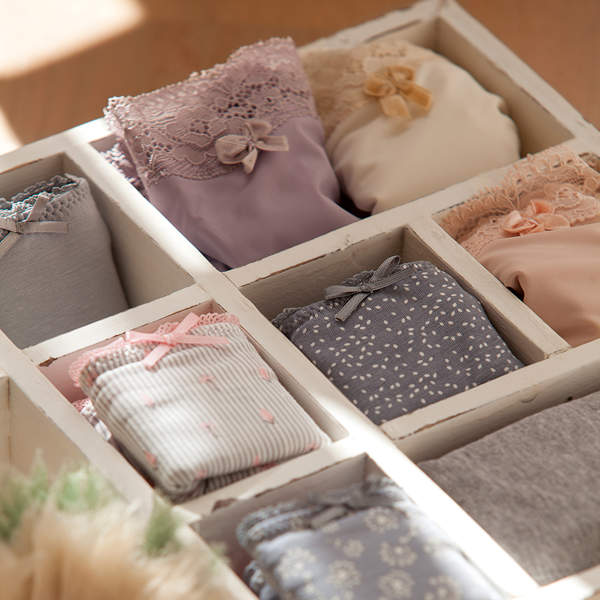 Detalle de casillero con ropa interior