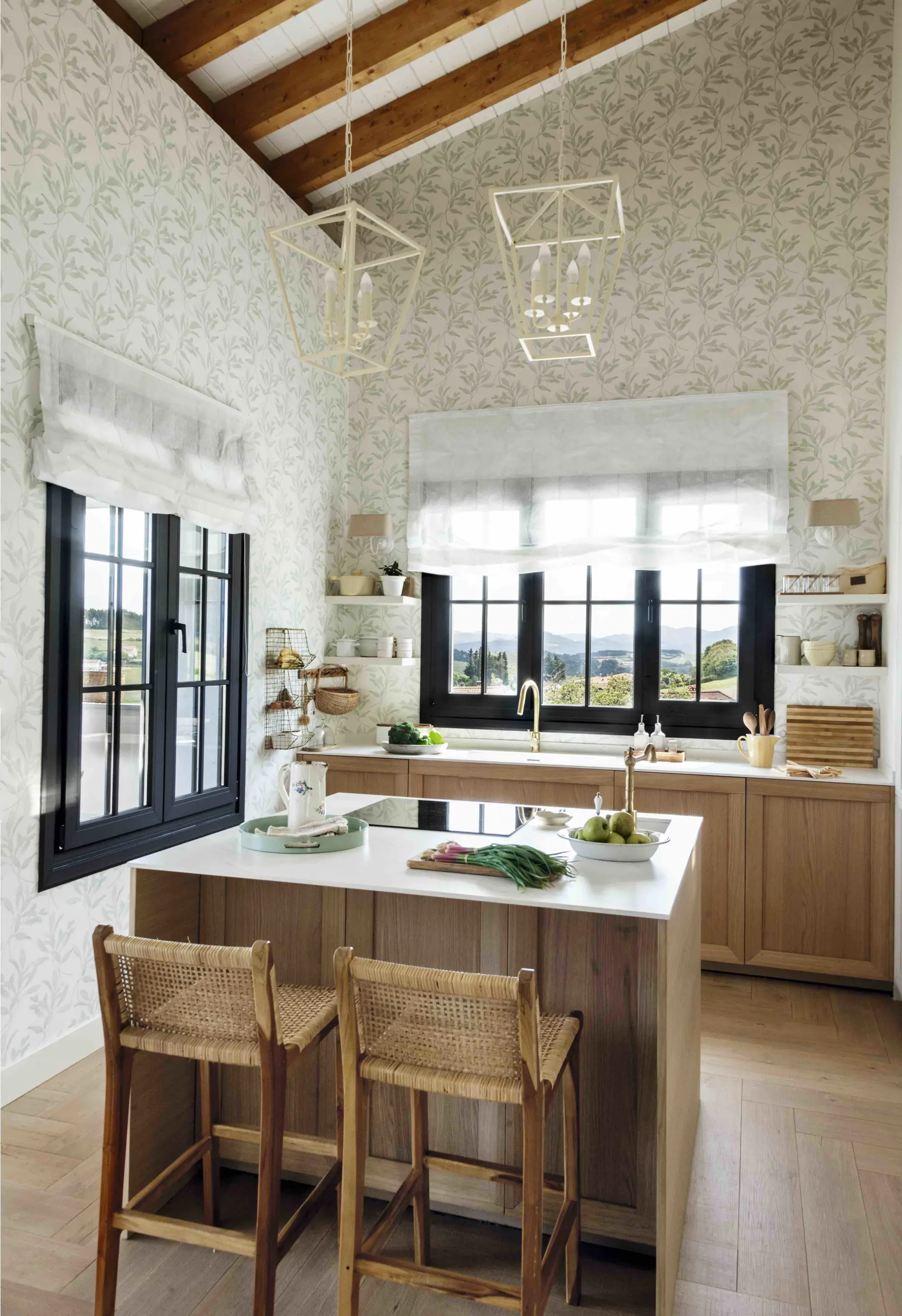 00565223 cocina con papel pintado