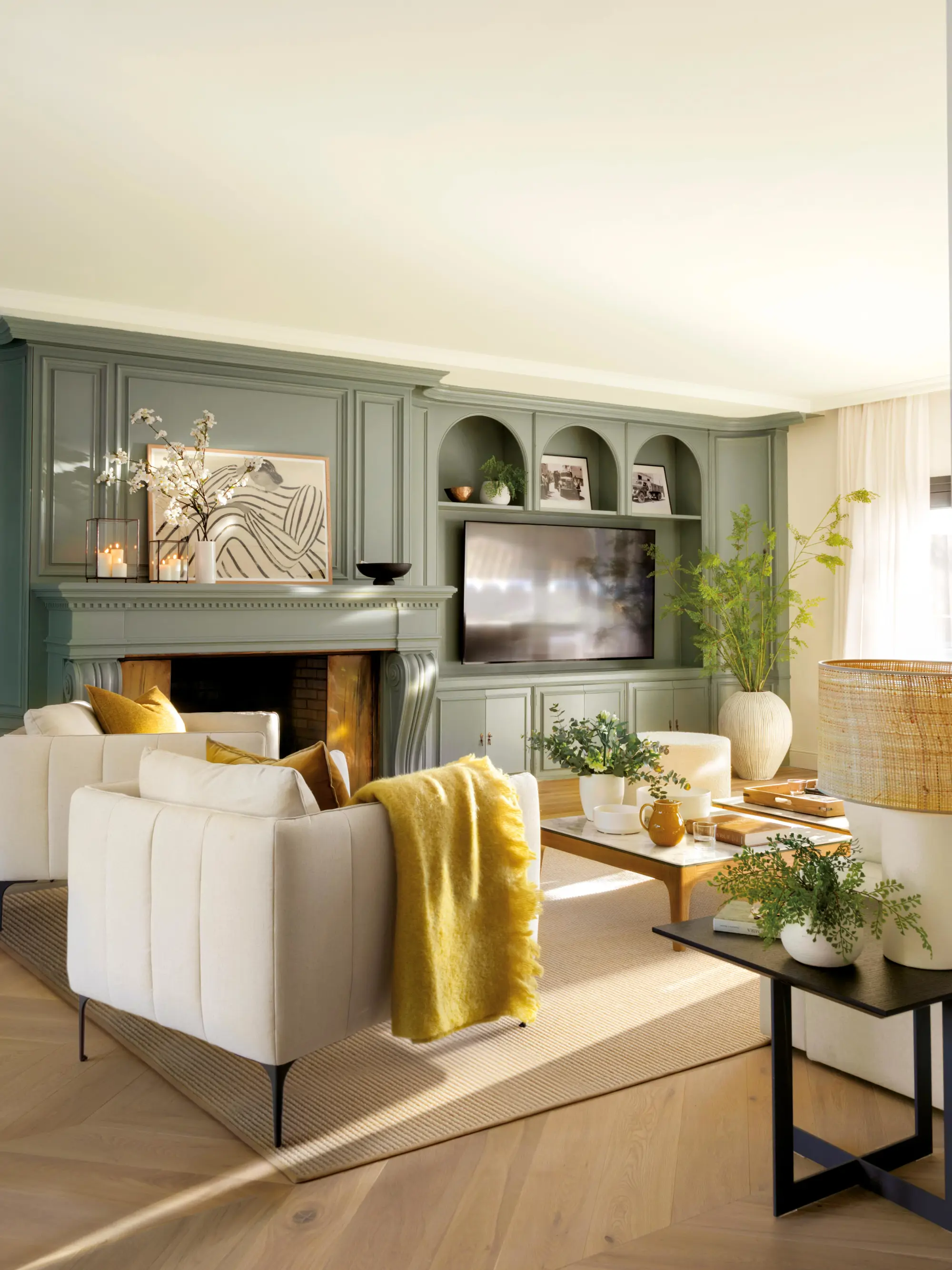 00553676 Salón con boiserie pintada de verde