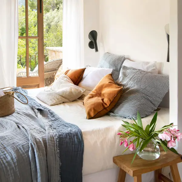 Diana Quan, experta en Feng Shui: "La cama no debe estar bajo ninguna ventana ni frente a una puerta, ya que la energía puede filtrarse"